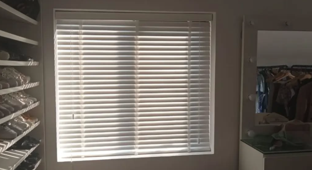 Venetian Blinds in UAE for Classic Office