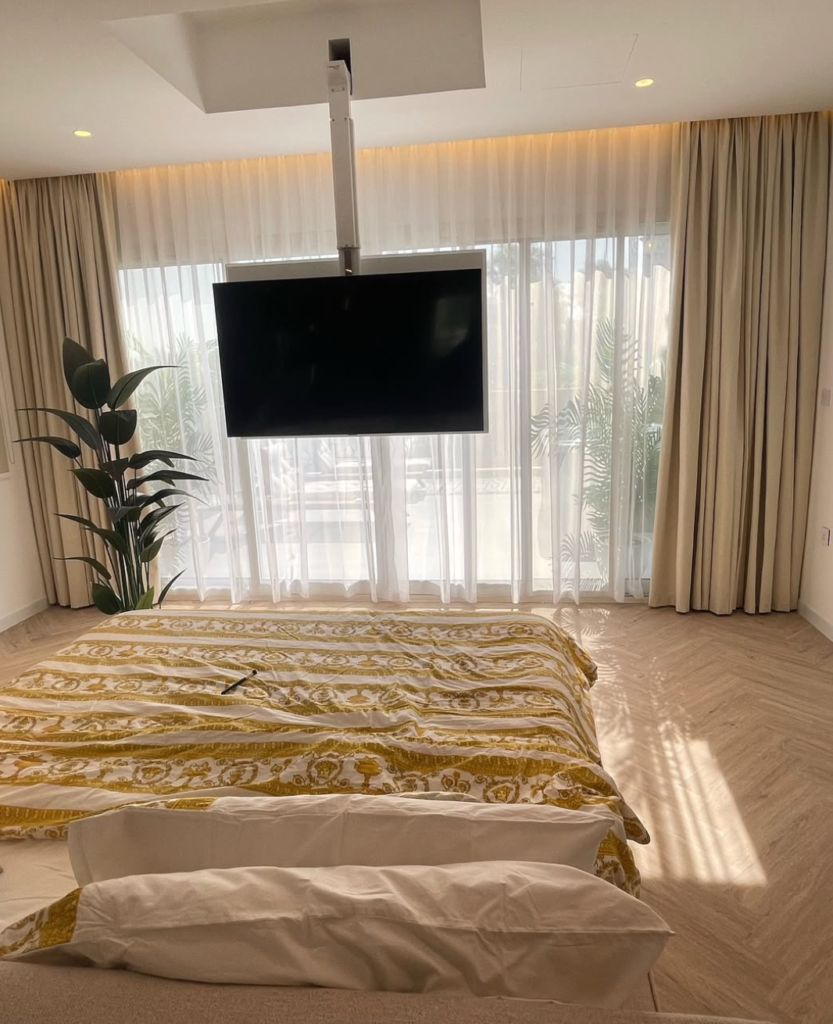 Best Curtains for Modern Home